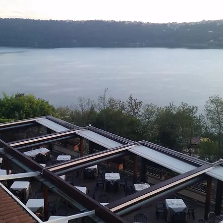 Degli Angeli كاستل غاندولفو